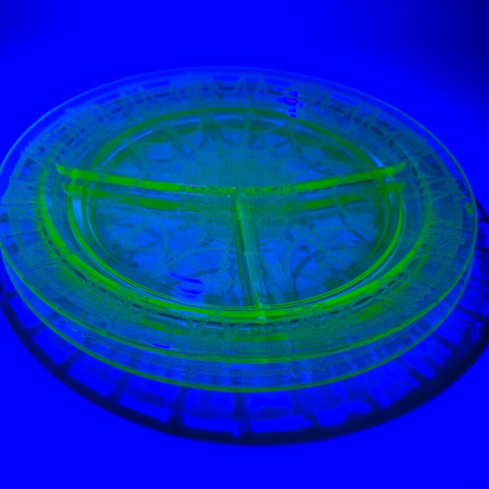 Anchor Hocking Cameo Uranium Green Divided Grill Plate 10 1/2 Inch Depression Gl